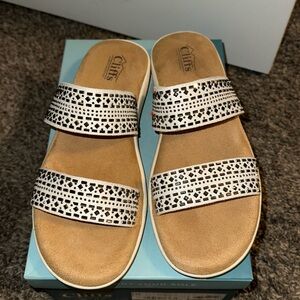 Cliffs suedette sandals